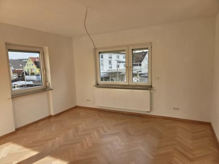 Lichtdurchflutete 3-Zimmer Wohnung Erstbezug nach Renovierung ab sofort! - Foto 2