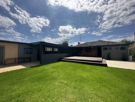 42 Hamilton Street, SHEPPARTON VIC 3630 - Photo 2