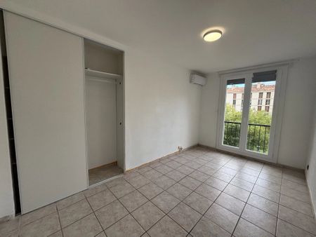 Location Appartement 3 pièces 61m² SALON DE PROVENCE 13300 - Photo 3