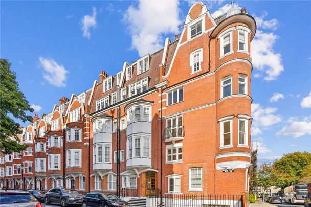 A spacious two bedroom apartment set within this prestigious portered building and offering communal garden access. - Photo 1