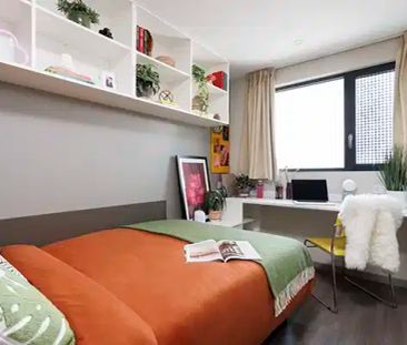 Large Highest Double Ensuite - Photo 3