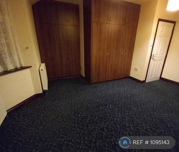 2 bedroom end of terrace house to rent - Photo 3