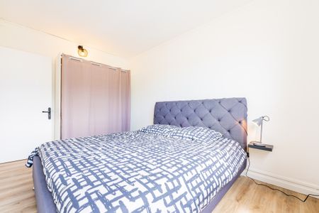 Location Appartement 1 pièce 76m² ST DENIS 97400 - Photo 3
