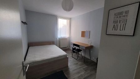 A AGEN, APPARTEMENT T4 MEUBLÉ AVEC PARKING EXTÉRIEUR ET TERR - Photo 5