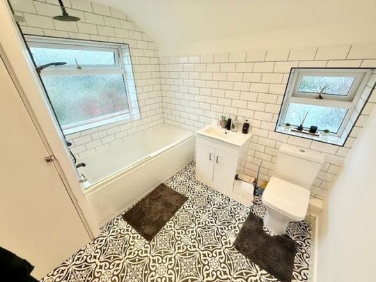 3 bedroom House To Let Total Size: 1217 SQ FT - Photo 1