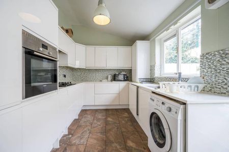 3 bedroom flat to rent - Photo 5