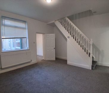 3 bedroom end of terrace house to rent - Photo 1