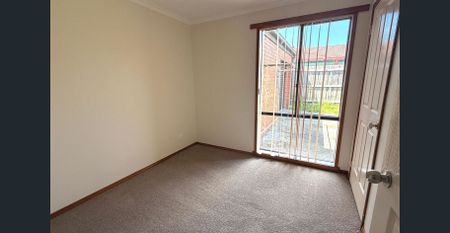 SPACIOUS 4 BEDROOM HOUSE IN NARRE WARREN! - Photo 3