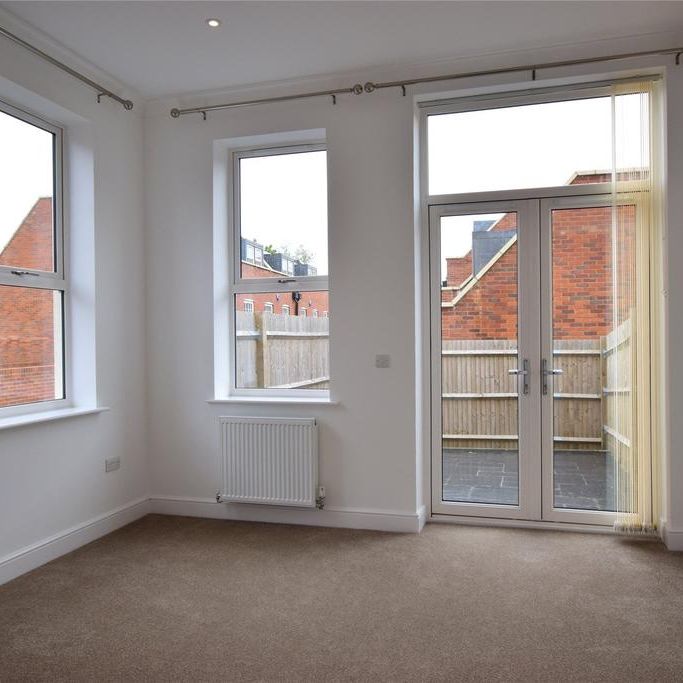 2 bedroom end of terrace house to rent - Photo 1