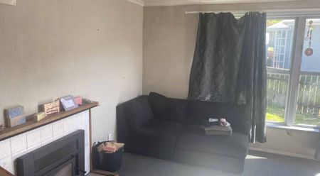 Family Friendly 3 Bedroom Home - Photo 2