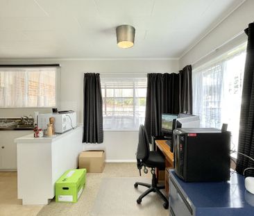 Charming 2-Bedroom Home In Clouston Park! - Photo 5