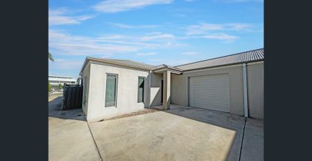 Secure, spacious & stylish! - Photo 5