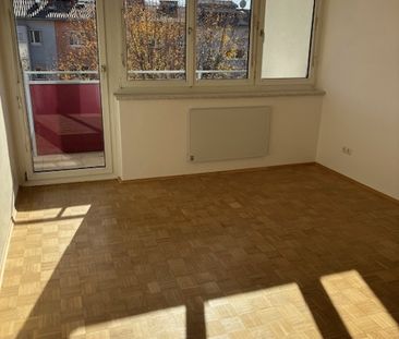 Helle 2-Zimmer-Wohnung im letzten Obergeschoss mit Loggia - Foto 4