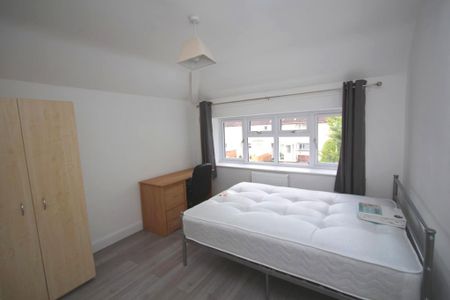 6 bedroom semi-detached house to rent - Photo 5