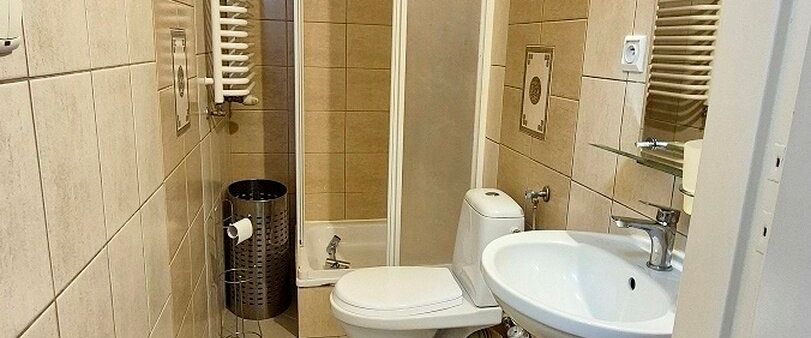 Tarnów, 3 pokojowe mieszkanie przy ul.Urszulańskiej na 1 piętrze kamienicy - Zdjęcie 1