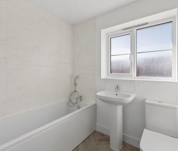 3 bedroom semi-detached house to rent - Photo 5