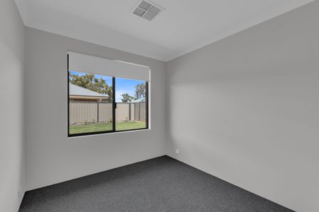 Four Bedroom Home in Whitby - Photo 4