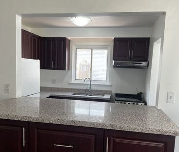 For Lease - 3453 Oakglade Crescent, Mississauga, Ontario - Photo 6