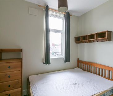 3 bedroom flat to rent - Photo 2