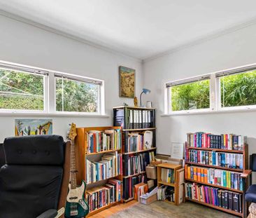 Spacious Family Home in a Prime Location - Photo 4