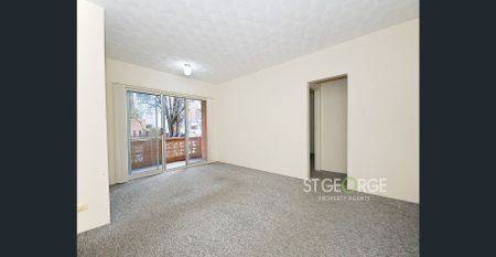 Facing Connelly Street - 300 meters to Penshurst station and shops - Photo 4