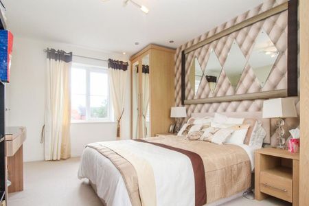 4 bedroom detached house to rent - Photo 4