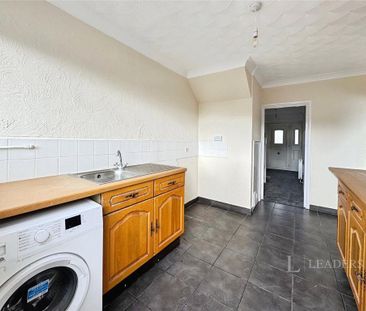 3 bedroom flat to rent - Photo 4