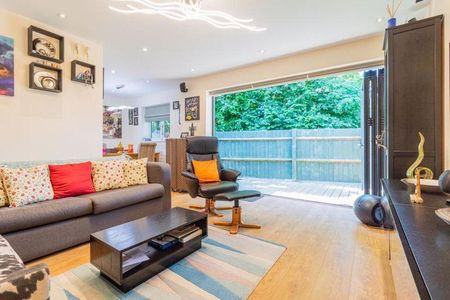 3 bedroom detached bungalow to rent - Photo 2