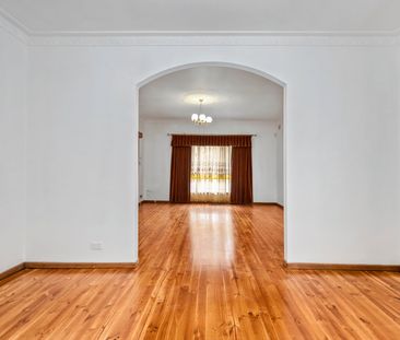 Register To View - Spacious Family Home In Central Seddon - Photo 4