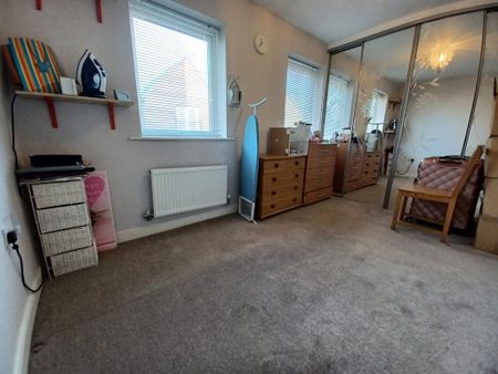2 bedroom end of terrace house to rent - Photo 5
