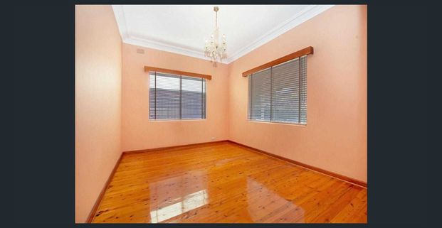 Spacious 4 Bedroom Family Home in a Prime Location - Photo 1