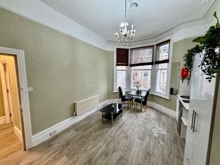 1 Bed Flat, Matheson Road, W14 - Photo 2