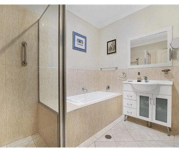 3 bedroom Villa with Double Garage - Photo 5