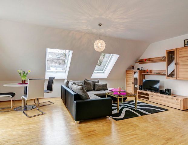 Furnished top floor apartment with single parking space - Photo 1