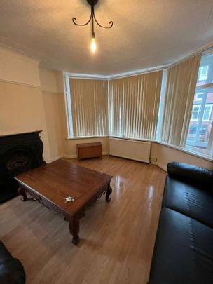 Newport Mount, Headingley, Leeds, LS6 - Photo 1