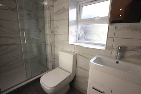 En-Suite Single Room to rent in Ilford- IG6 - Photo 4