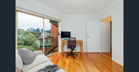 Stylish Urban Living in the Heart of Carlton - Photo 3