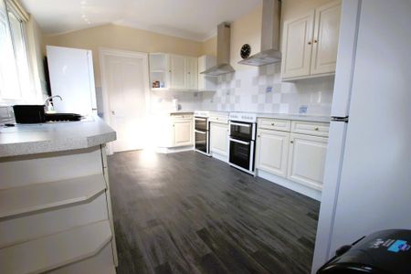 1 bedroom semi-detached house to rent - Photo 3