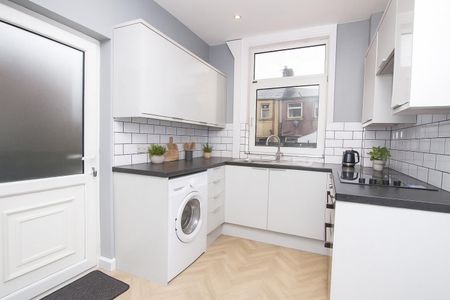 3 bedroom House To Let - Photo 4