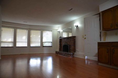 3455 East 28th Avenue apartment — Vancouver, BC (2-Bedroom) - 2 Bedroom - Photo 3