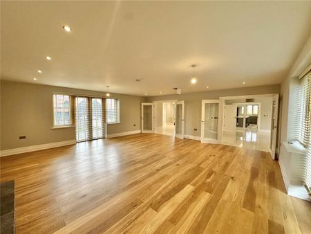 5 bedroom detached house to rent - Photo 4