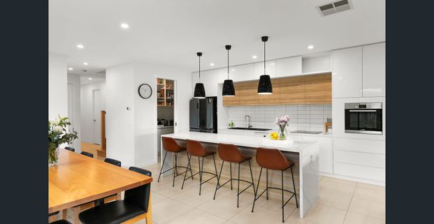 Stylish, low-maintenance living in a prime location - Photo 1