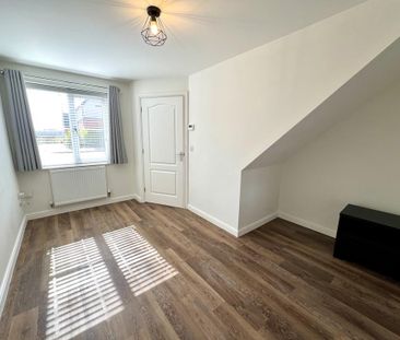 2 bedroom end of terrace house to rent - Photo 4