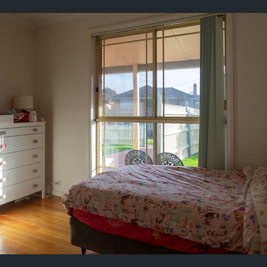 Attractively Spacious Villa in a Convenient Location - 6 MONTH LEASE ONLY - Photo 1