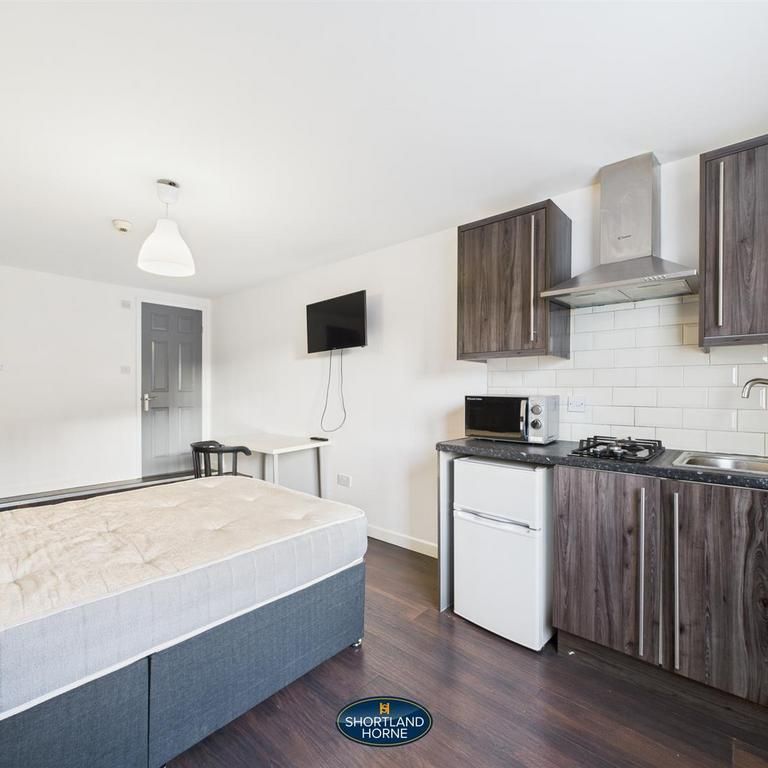 Studio to rent - Photo 1