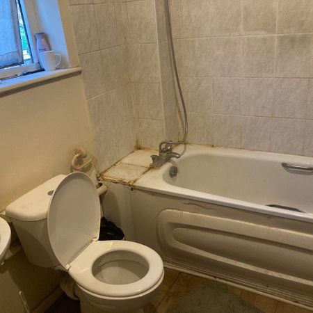 Room in a Shared House, Farrow Place, SE16 - Photo 3