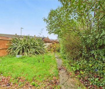 2 bedroom end of terrace house to rent - Photo 5