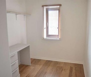 Holmwood Gardens, Wallington, SM6 - Photo 2