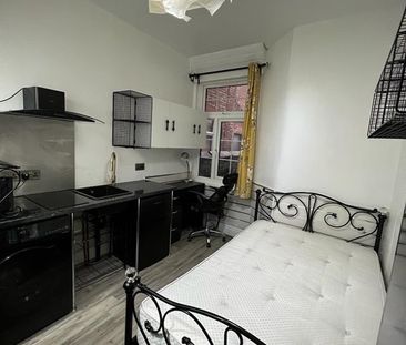 Studio Flat, Victoria Park, M14 - Photo 5