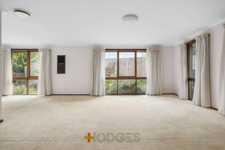 CLOSE TO THE BEACH | THREE BEDROOMS | GREAT LOCATION - Photo 2